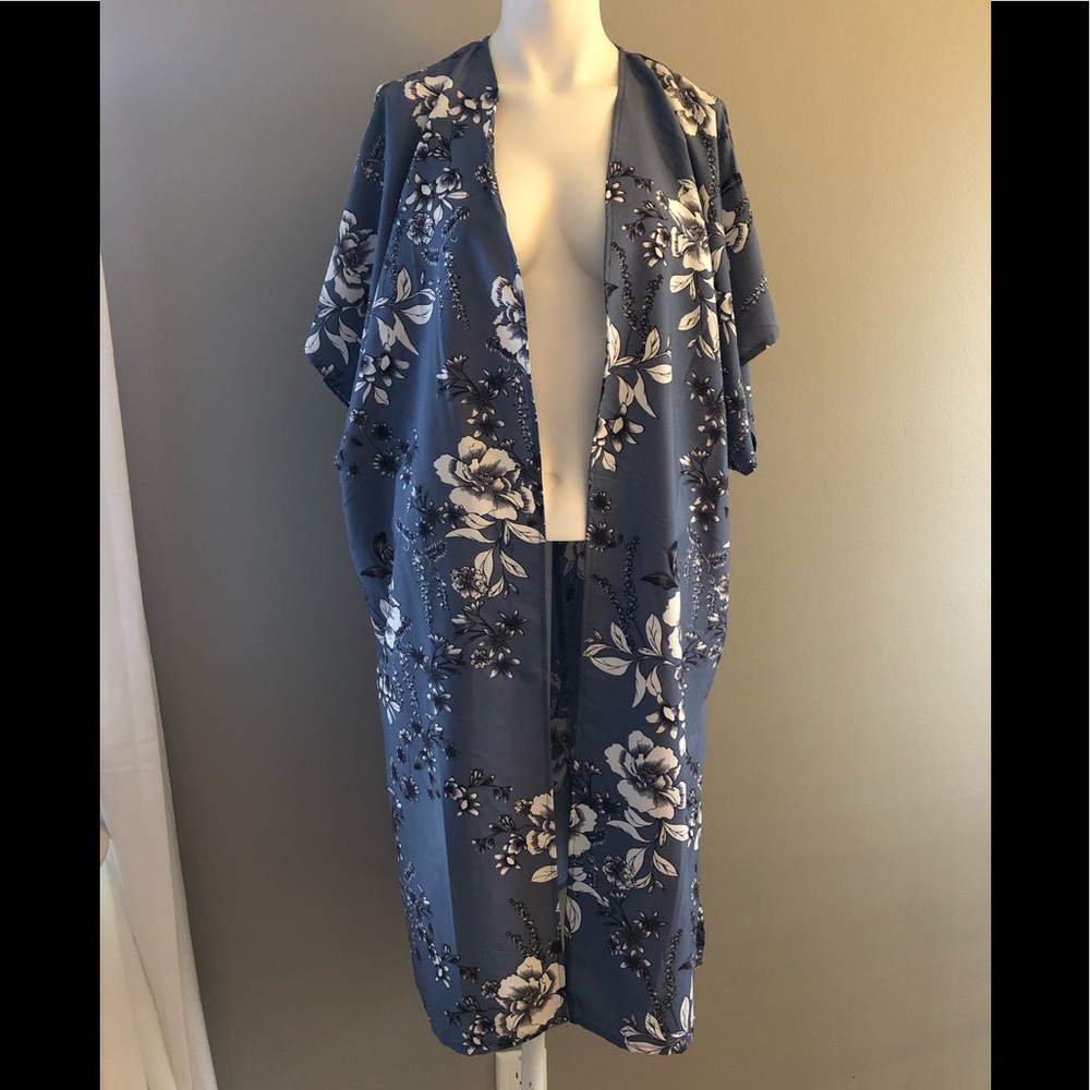 **SOLD** Floral kimono